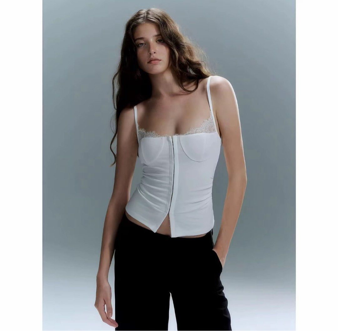 Lace Top White Corset Style (Category: Sleeveless) located in Quezon City. Submitted by serinepreloved (Listing ID 1466981468, Image 1). Description: - Sinukat lang - Size: Small to Medium.