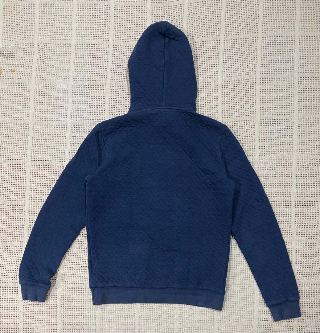 Lacoste Quilted Hoodie (Category: Luxury Apparel) located in Bacolod City. Submitted by abkicks_apparel (Listing ID 1467103173, Image 2). Description: Lacoste Quilted Hoodie Size 3 on Tag W21 L26 Authentic Original Excellent Condition No Hidden Issues .