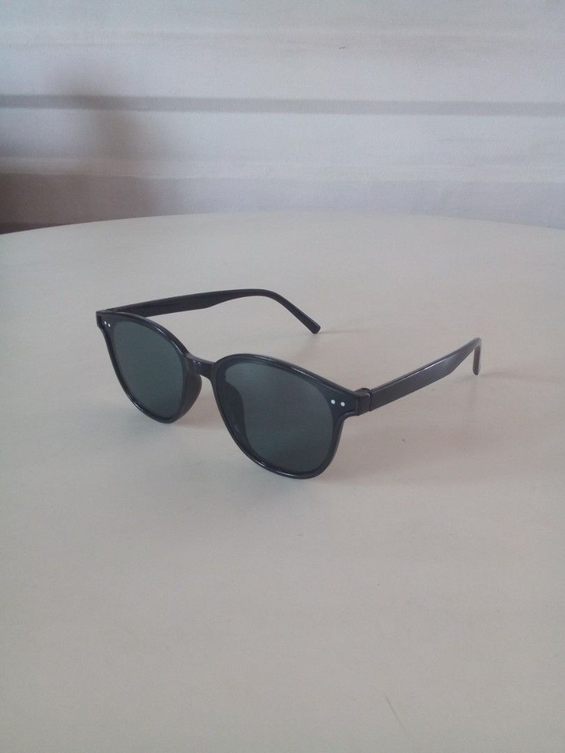 Lang black round sunglasses Gentle Monster (Category: Sunglasses & Eyewear) located in Makati City. Submitted by pinkeealvarez (Listing ID 1467009853, Image 1). Description: .