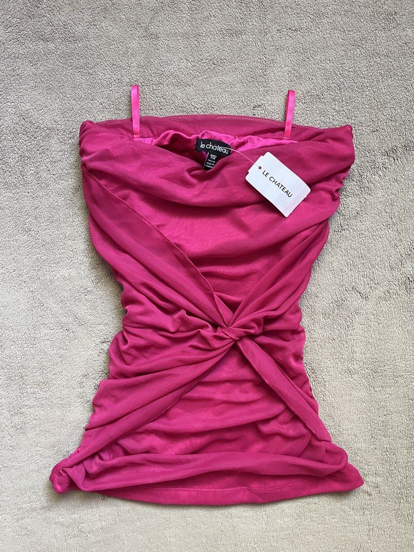 Le Château Pink Tube Top (Category: Sleeveless) located in Baybay. Submitted by reese_versoza (Listing ID 1467060741, Image 1). Description: ⋆.𐙚 ̊ pink top with knotted-style at the front ⋆.𐙚 ̊ still with tag ⋆.𐙚 ̊ fits to very small petite girlies ⋆.𐙚 ̊ bought at Suzy Shier/Le Château, Levis, Quebec, Canada ⏔⏔⏔ ꒰ ᧔ෆ᧓ ꒱ ⏔⏔⏔⏔⏔⏔ ꒰ ᧔ෆ᧓ ꒱ ⏔⏔⏔ 📍Leyte - FIXED PRICES! - shipment during weekends only - seller bank name is different.