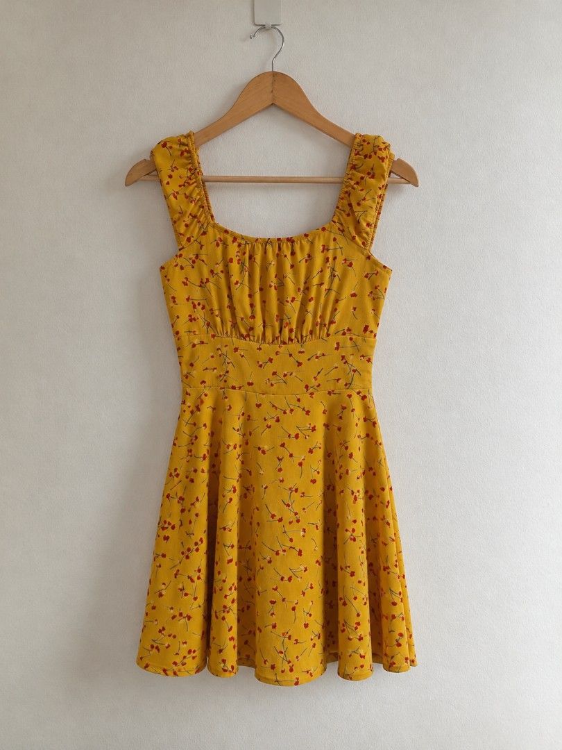 Leaf Floral Yellow Mini Dress (Category: Dresses) located in Manila. Submitted by maxinesotto (Listing ID 1467087151, Image 1). Description: SIZE: bust - 15 waistline - 27 length - 31.