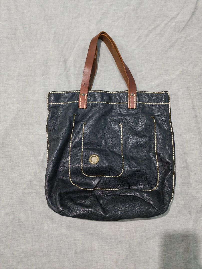 Leather works tote bag (Category: Sling Bags) located in Baguio. Submitted by used_clothing2600 (Listing ID 1466980027, Image 2). Description: Leather works tote bag verygood condition signs of usage P 1,200.
