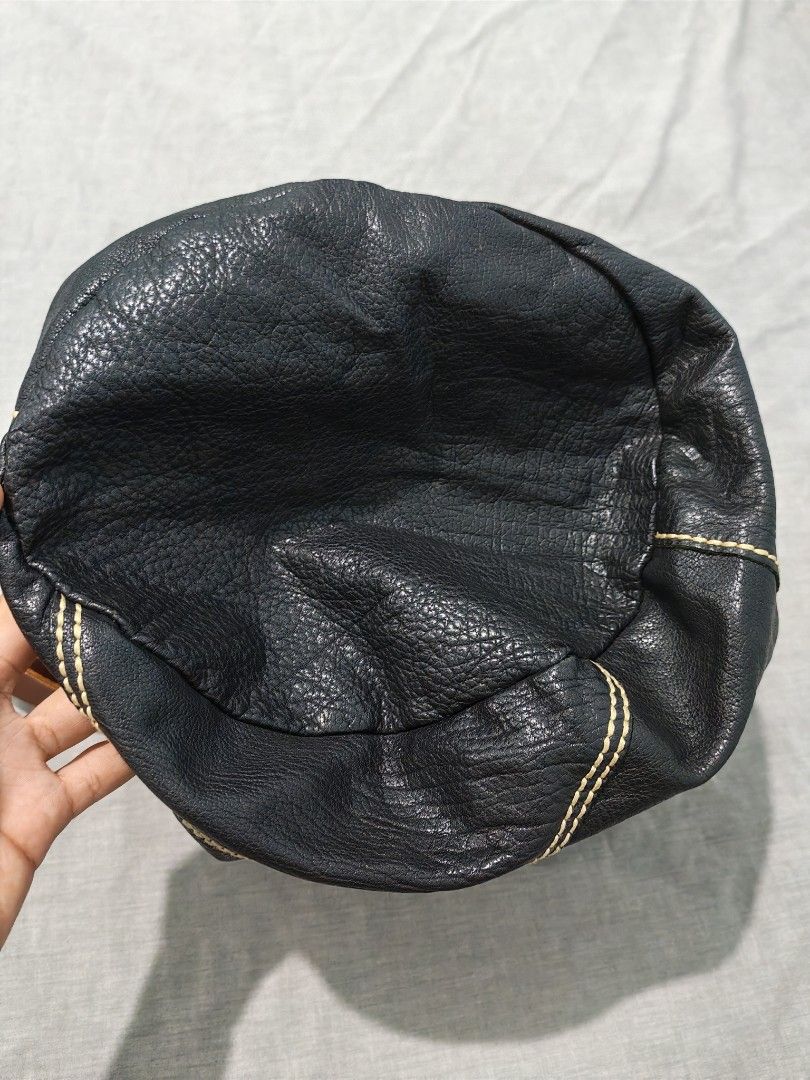 Leather works tote bag (Category: Sling Bags) located in Baguio. Submitted by used_clothing2600 (Listing ID 1466980027, Image 3). Description: Leather works tote bag verygood condition signs of usage P 1,200.