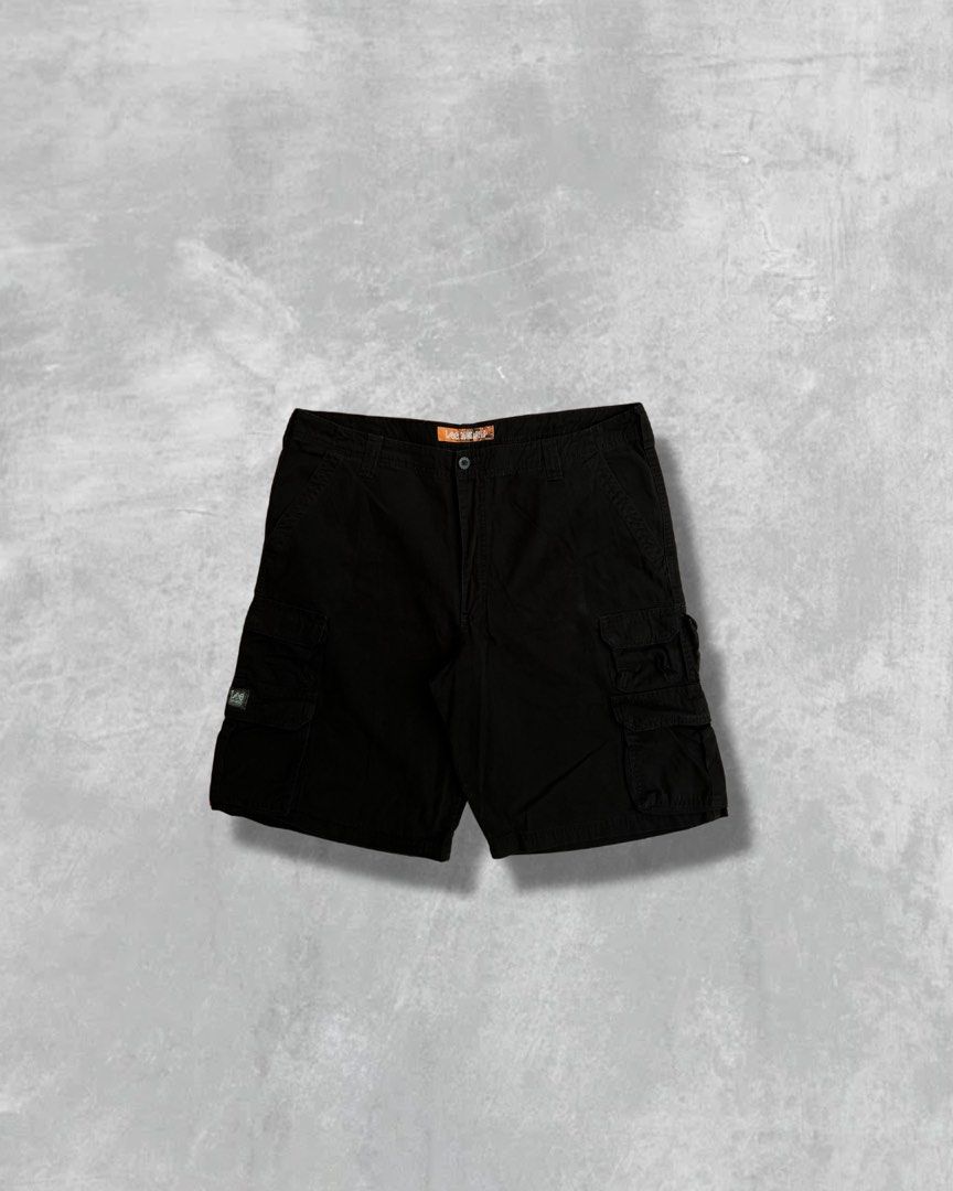 LEE CARGO SHORT (Category: Shorts) located in Batangas. Submitted by engr_thrift (Listing ID 1467008701, Image 1). Description: 📌 Lee cargo 📐Dimensions (inches) Waistline : 40 Length : 24 Leg hole : 14 Issue : none .