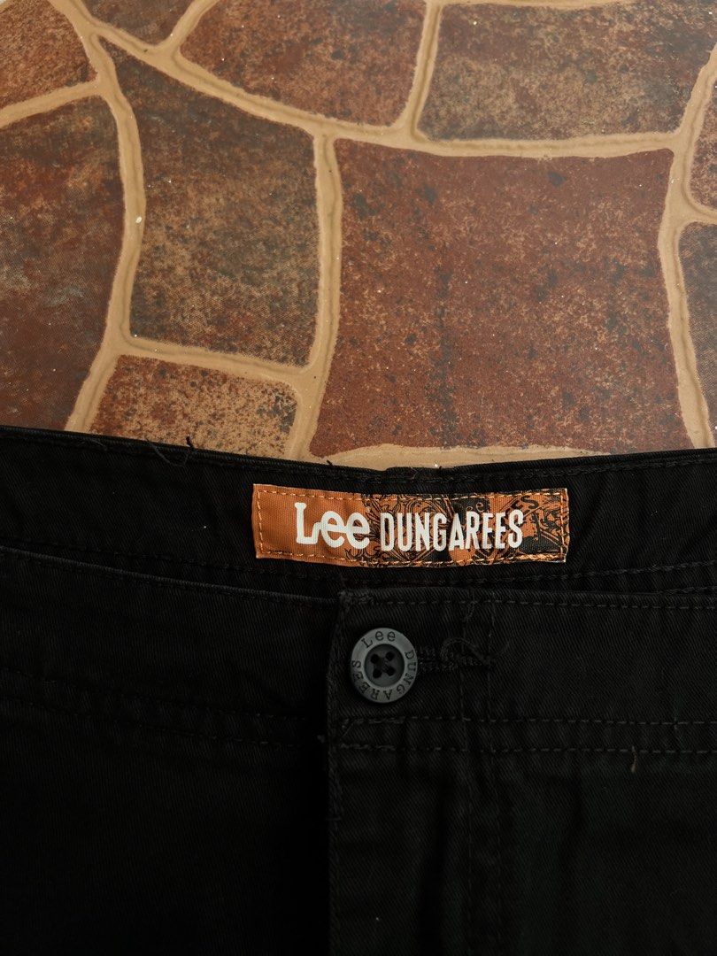 LEE CARGO SHORT (Category: Shorts) located in Batangas. Submitted by engr_thrift (Listing ID 1467008701, Image 3). Description: 📌 Lee cargo 📐Dimensions (inches) Waistline : 40 Length : 24 Leg hole : 14 Issue : none .