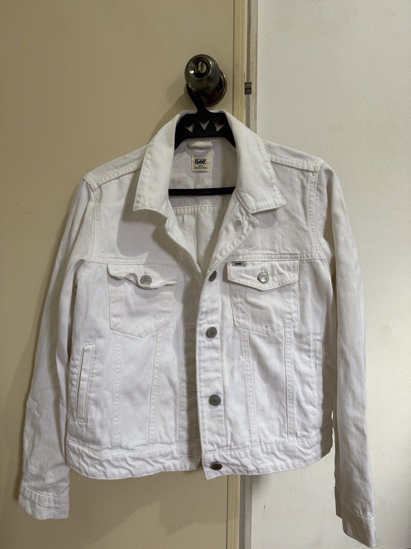 Lee Denim Jacket White Size M (Category: Coats, Jackets and Outerwear) located in Lipa City. Submitted by cocoxclover (Listing ID 1467075146, Image 1). Description: - Brand: Lee - Color: Crisp White - Size: Medium (M) - Closure: Button-up with branded silver buttons - Pockets: Dual chest pockets - Style: Classic collar, long sleeves.