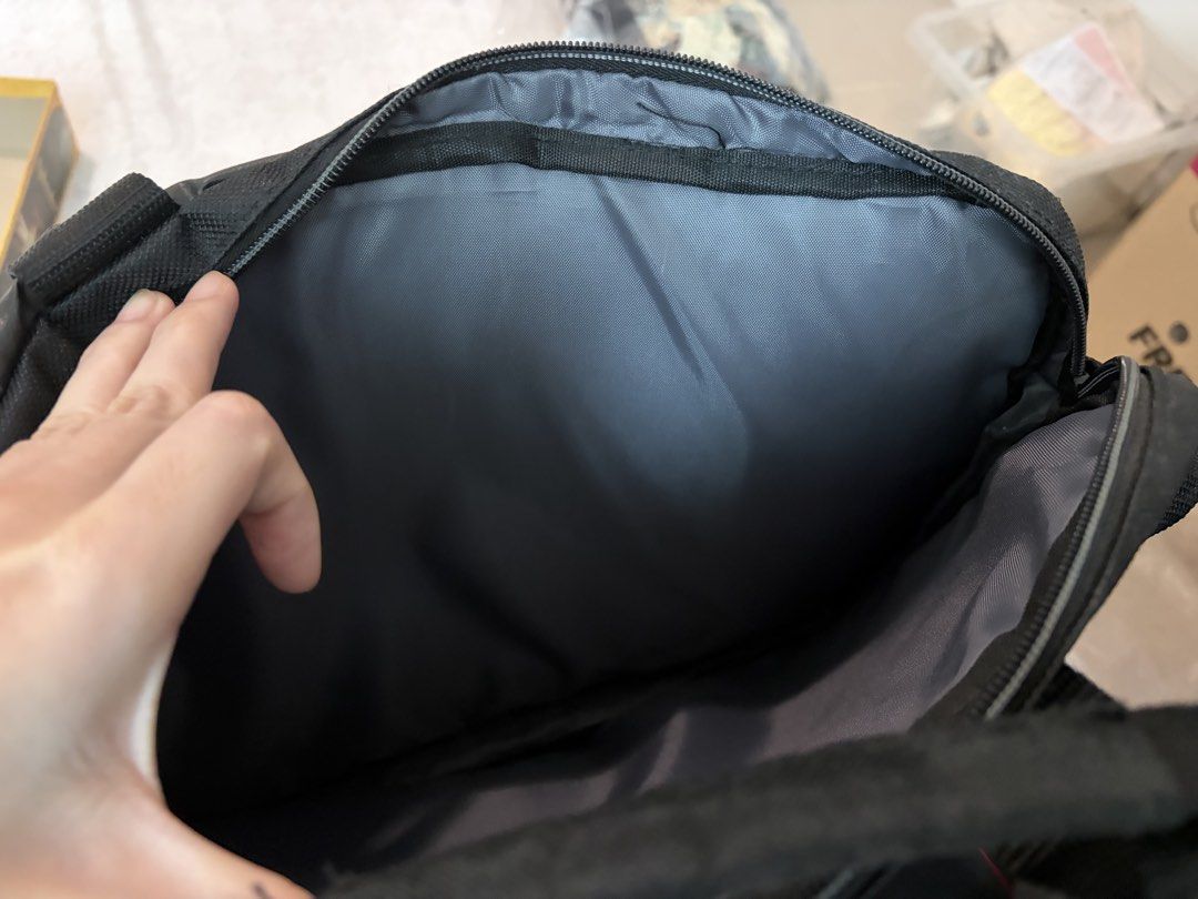 Lenovo black laptop bag briefcase shoulder strap (Category: Laptop Bags & Sleeves) located in Taguig. Submitted by declutterjam (Listing ID 1467032230, Image 2). Description: .