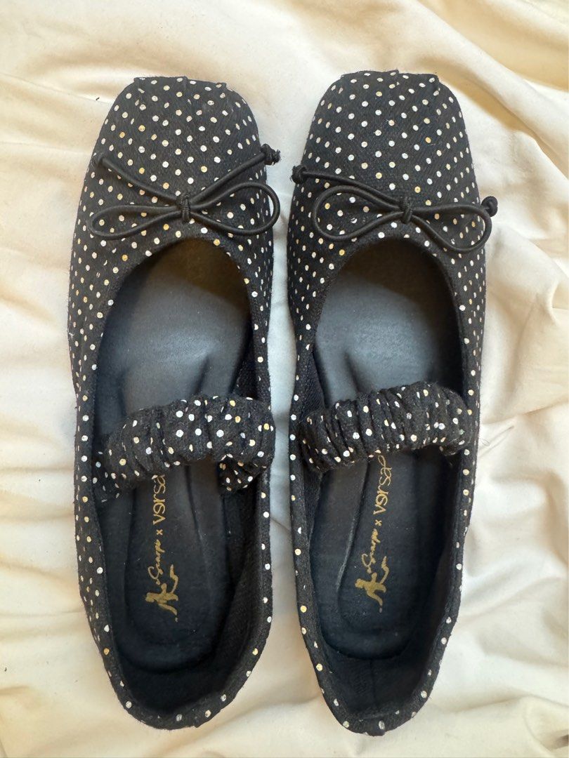 LeScarpe flats (Category: Flats & Sandals) located in Caloocan City. Submitted by charmisokay (Listing ID 1467058813, Image 2). Description: Original price is 1500 Bought in flea Size 6; fits 7 Good as new No inclusions.