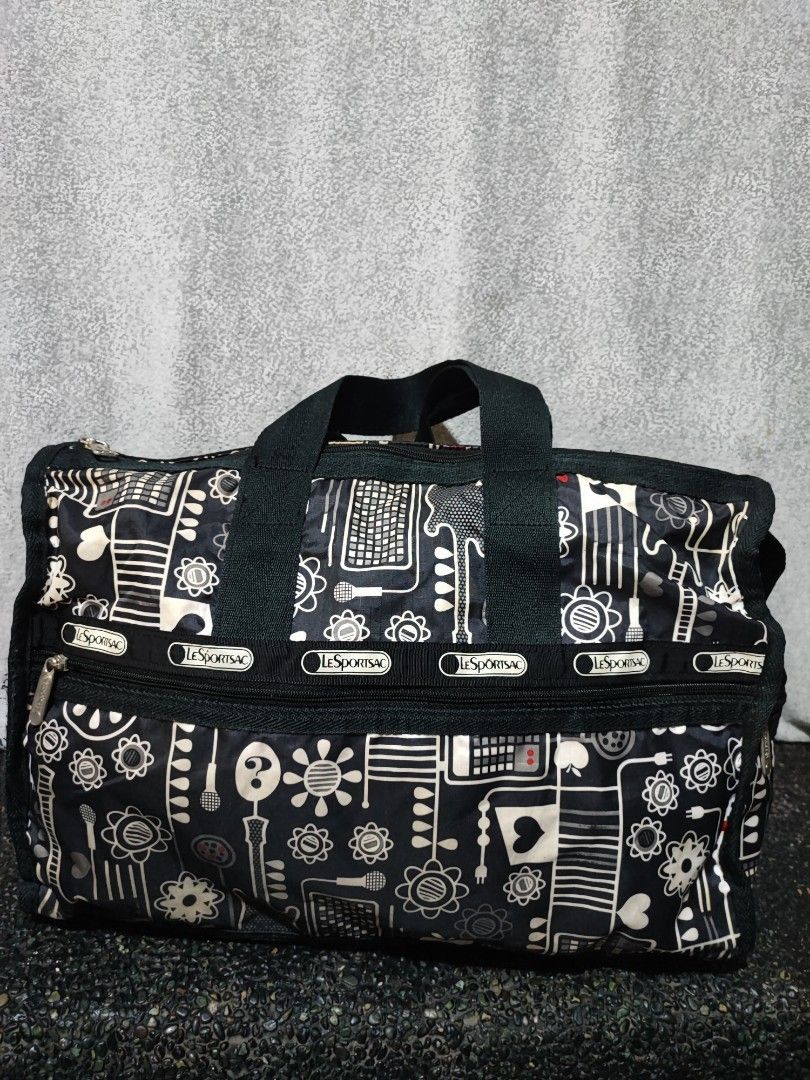 LeSportsac weekender bag (Category: Luxury Bags & Wallets) located in Baguio. Submitted by jayrgijc52758 (Listing ID 1466979643, Image 2). Description: Le sportsac weekender bag Light weight Large size Excellent condition 700.