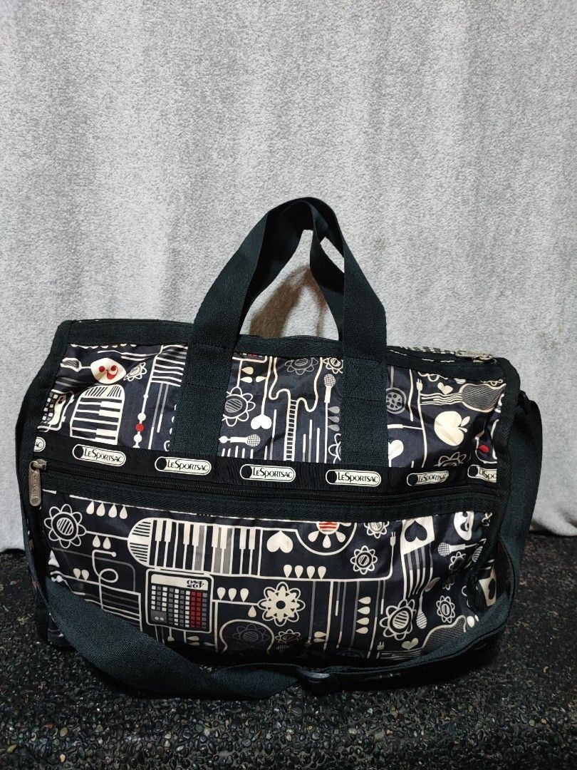 LeSportsac weekender bag (Category: Luxury Bags & Wallets) located in Baguio. Submitted by jayrgijc52758 (Listing ID 1466979643, Image 1). Description: Le sportsac weekender bag Light weight Large size Excellent condition 700.
