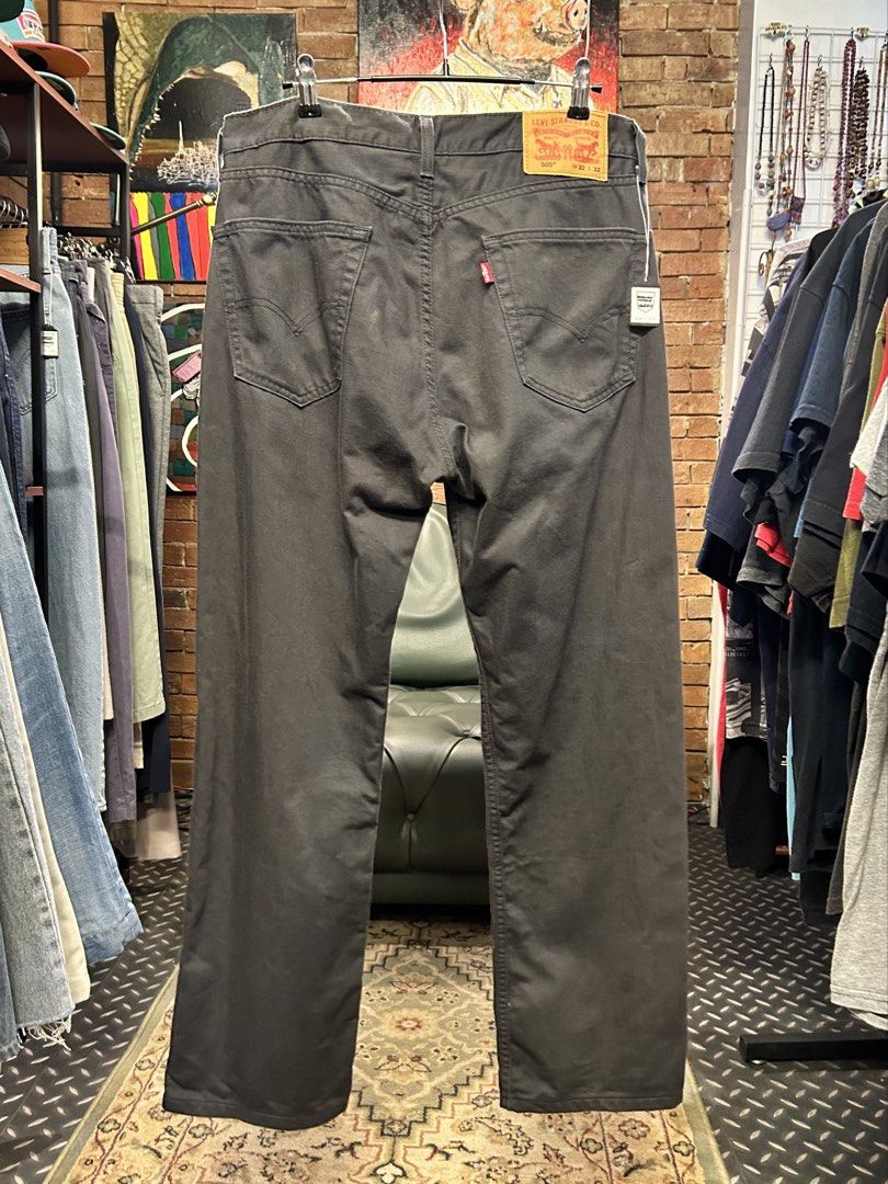 Levi’s 505 Regular Straight W32 (Category: Jeans) located in Quezon City. Submitted by pricetakedown (Listing ID 1467098150, Image 1). Description: Excellent condition Size: W32 L32 (altered) Php 1,299 Measurements (inches) Waist: 32 Rise: 12 Inseam: 29 Outseam: 40 Hem: 8.4 📥 DM for inquiries 🫶🏻 Manage your expectations. Check photos and details thoroughly ✨ Items have been washed and sanitized 💡Actual color may vary due to lighting 📌 Paymen
