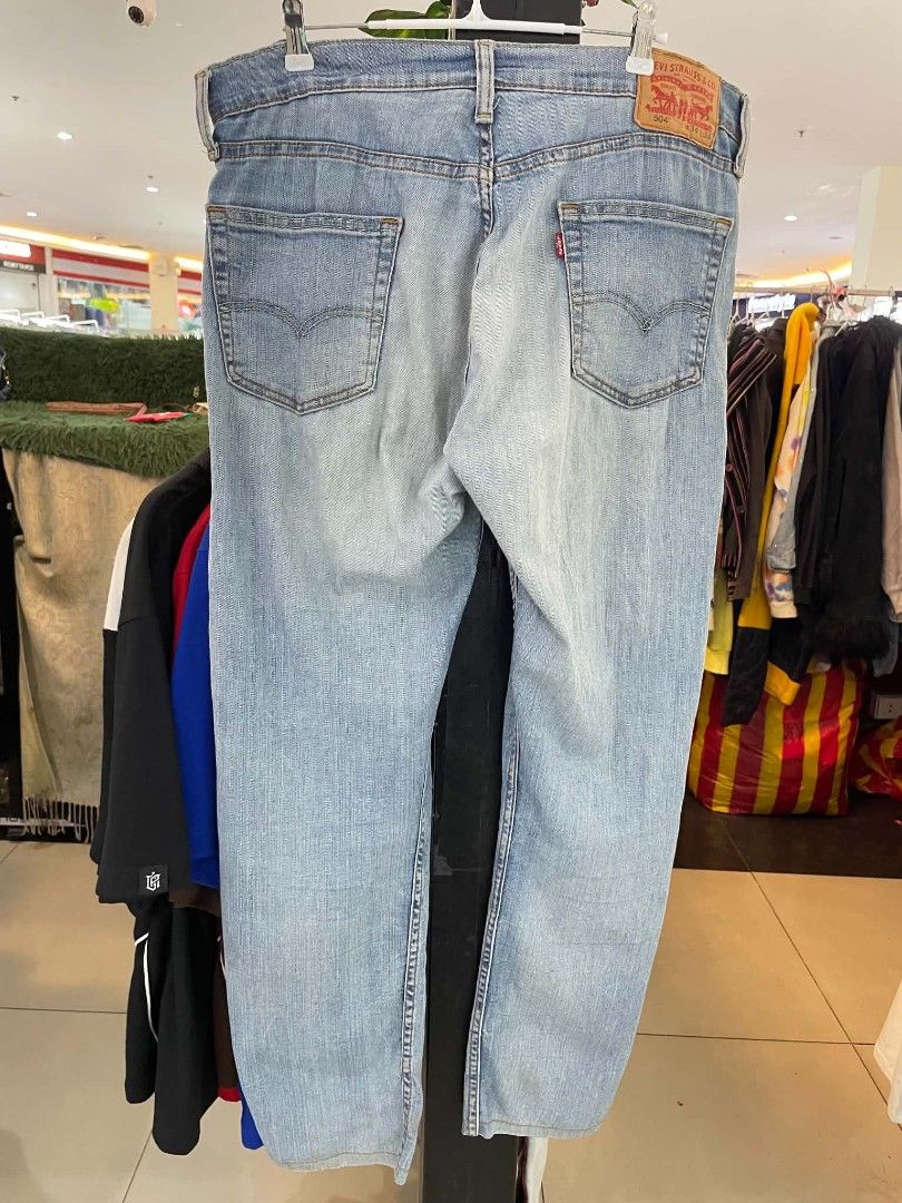 Levi's 510 Light Wash Denim Jeans (Category: Jeans) located in Cainta. Submitted by riszizlux (Listing ID 1467045067, Image 2). Description: - Brand: Levi's - Wash: Light wash with soft faded finish - Fit: Straight legs with standard belt loops - Style: Classic five-pocket design with contrast stitching - Details: Branded leather patch and iconic red tab on back pocket - Condition: Excellent pre-loved/ready to wear.