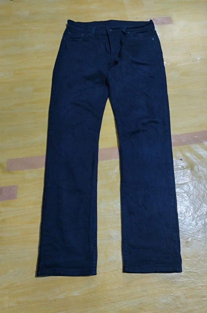 Levi's 511 Slim Jeans Black W30 L32 (Category: Jeans) located in Lucena. Submitted by thrifteditem (Listing ID 1466978748, Image 1). Description: - Brand: Levi's 511 Slim Fit - Color: Dark Black Wash - Size: W30 L32 - Material/Tech: Waterless manufacturing (sustainable & soft) - Details: Classic 5-pocket styling, leather waist patch, iconic red tab on back pocket - Condition: Excellent, versatile everyday denim.
