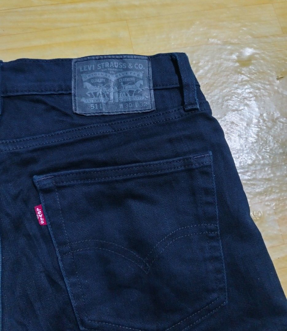 Levi's 511 Slim Jeans Black W30 L32 (Category: Jeans) located in Lucena. Submitted by thrifteditem (Listing ID 1466978748, Image 3). Description: - Brand: Levi's 511 Slim Fit - Color: Dark Black Wash - Size: W30 L32 - Material/Tech: Waterless manufacturing (sustainable & soft) - Details: Classic 5-pocket styling, leather waist patch, iconic red tab on back pocket - Condition: Excellent, versatile everyday denim.