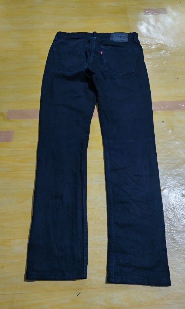 Levi's 511 Slim Jeans Black W30 L32 (Category: Jeans) located in Lucena. Submitted by thrifteditem (Listing ID 1466978748, Image 2). Description: - Brand: Levi's 511 Slim Fit - Color: Dark Black Wash - Size: W30 L32 - Material/Tech: Waterless manufacturing (sustainable & soft) - Details: Classic 5-pocket styling, leather waist patch, iconic red tab on back pocket - Condition: Excellent, versatile everyday denim.