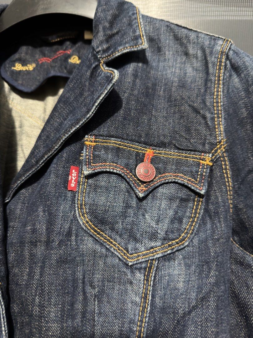 Levis Denim Blazer (Category: Coats, Jackets and Outerwear) located in Calumpit. Submitted by Essentiality (Listing ID 1467018921, Image 3). Description: Levis Jacket Women L on tag 18x23 ₱1,500.