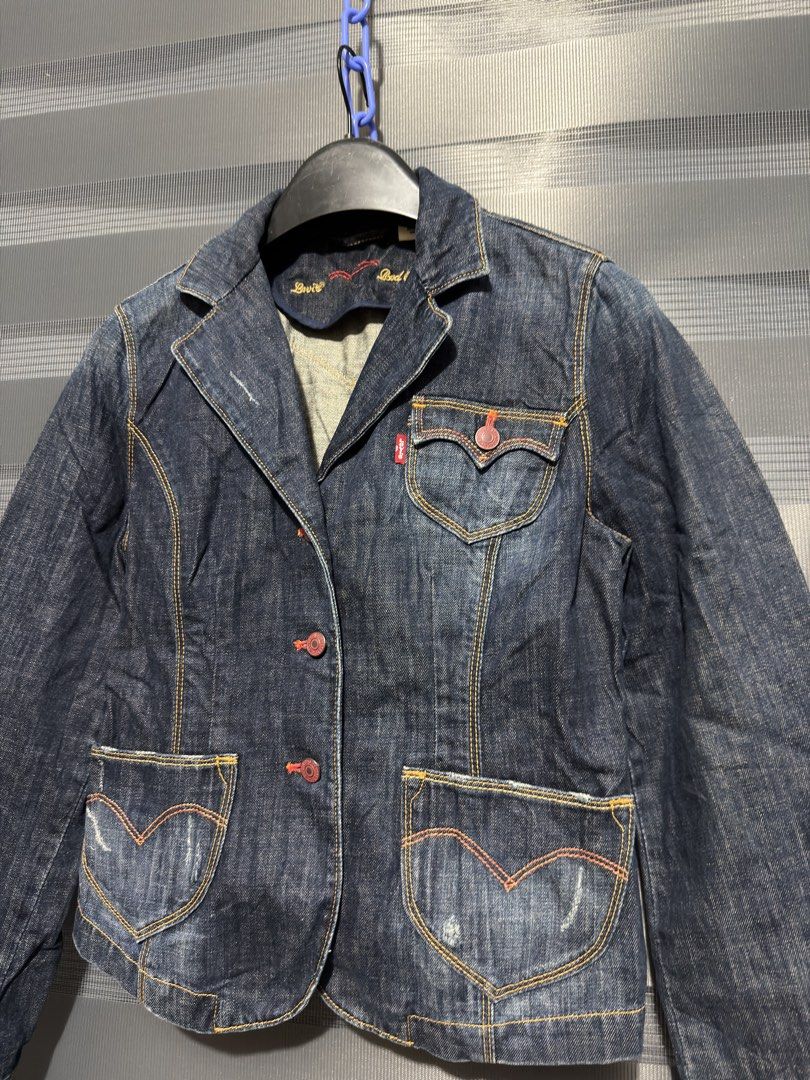 Levis Denim Blazer (Category: Coats, Jackets and Outerwear) located in Calumpit. Submitted by Essentiality (Listing ID 1467018921, Image 2). Description: Levis Jacket Women L on tag 18x23 ₱1,500.