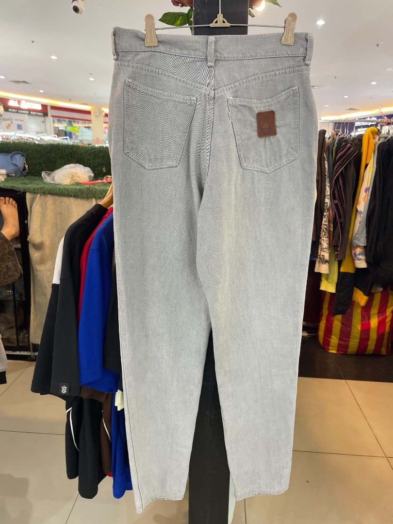 Levi's Grey Jeans Straight Fit Size 30 (Category: Jeans) located in Cainta. Submitted by riszizlux (Listing ID 1467068978, Image 2). Description: - Brand: Levi's - Color: Versatile grey with a subtle twill pattern - Fit: Classic straight leg cut - Closure: Button fly - Pockets: Front pockets and two rear pockets - Details: Branded leather patch and signature red tab on the back - Condition: Hem shows slight natural fraying from wear.