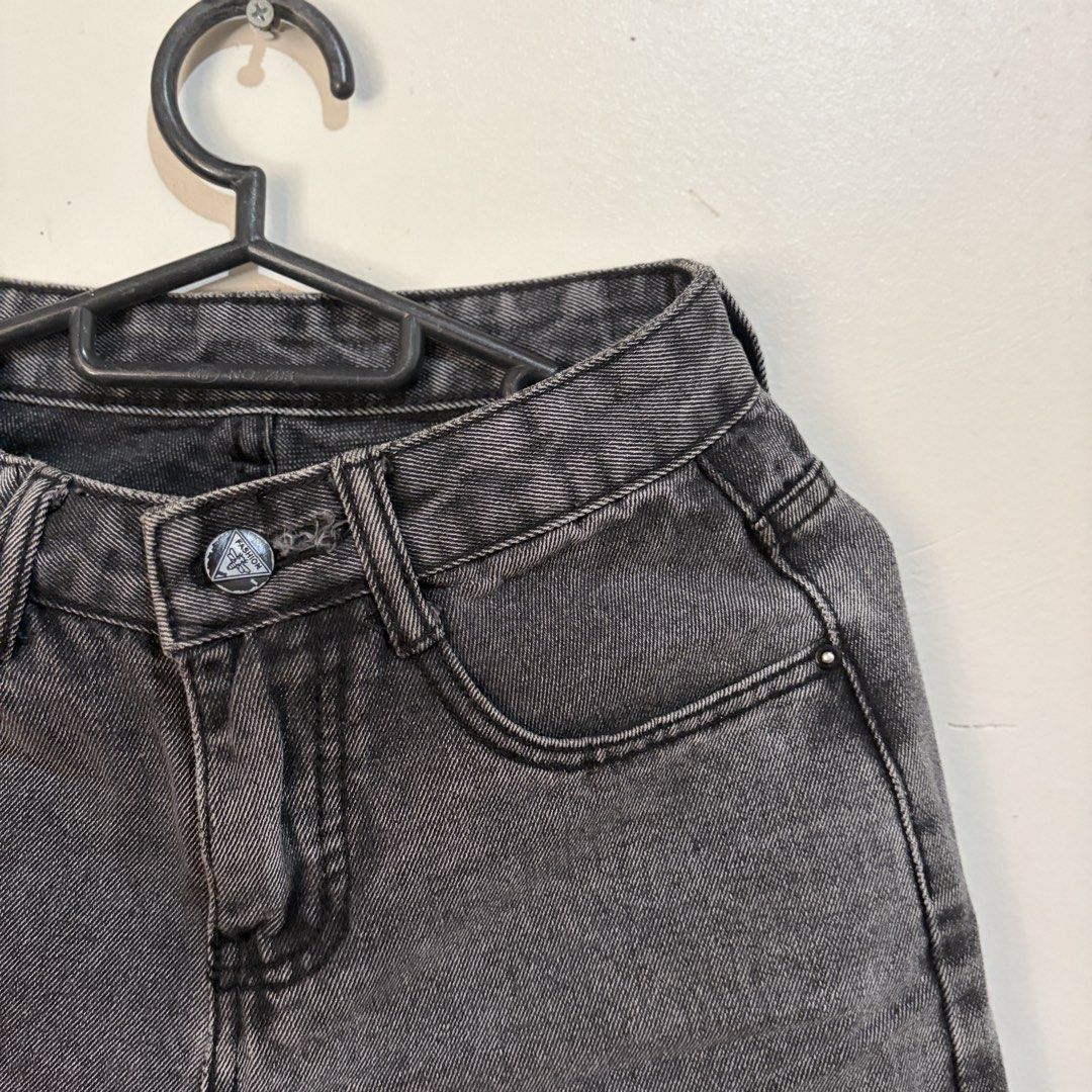 Light Wash Black Denim (Category: Jeans) located in Manila. Submitted by serra_shop (Listing ID 1467035471, Image 3). Description: Light Wash Black Denim Jeans Waist:26 inch Length: 96 cm Location: Pampanga Courier: J&T.