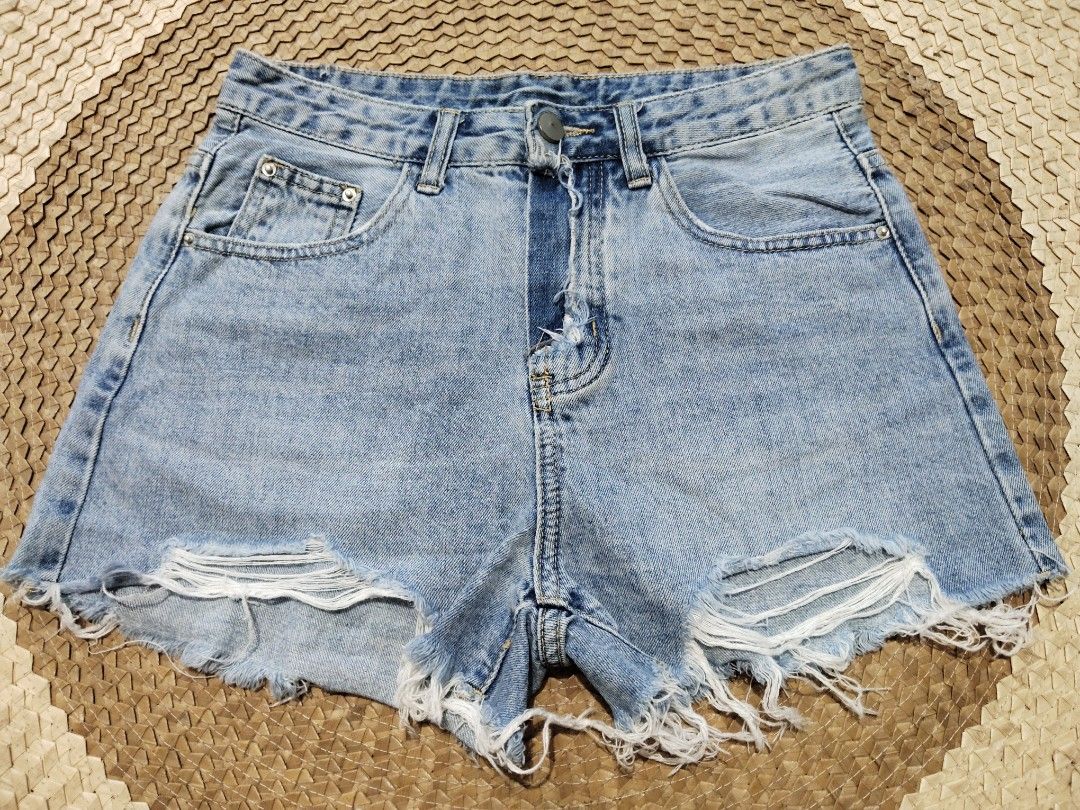 Light wash denim cutoff shorts distressed hem (Category: Shorts) located in San Juan City. Submitted by rhennx (Listing ID 1467147175, Image 1). Description: 📌 Size 26 Deliver via lalamove or J&T (SF shoulder by the buyer) San Juan City LOC: Cash/Gcash/Bank Transfer PAYMENT FIRST; Gcash/Bank Transfer.