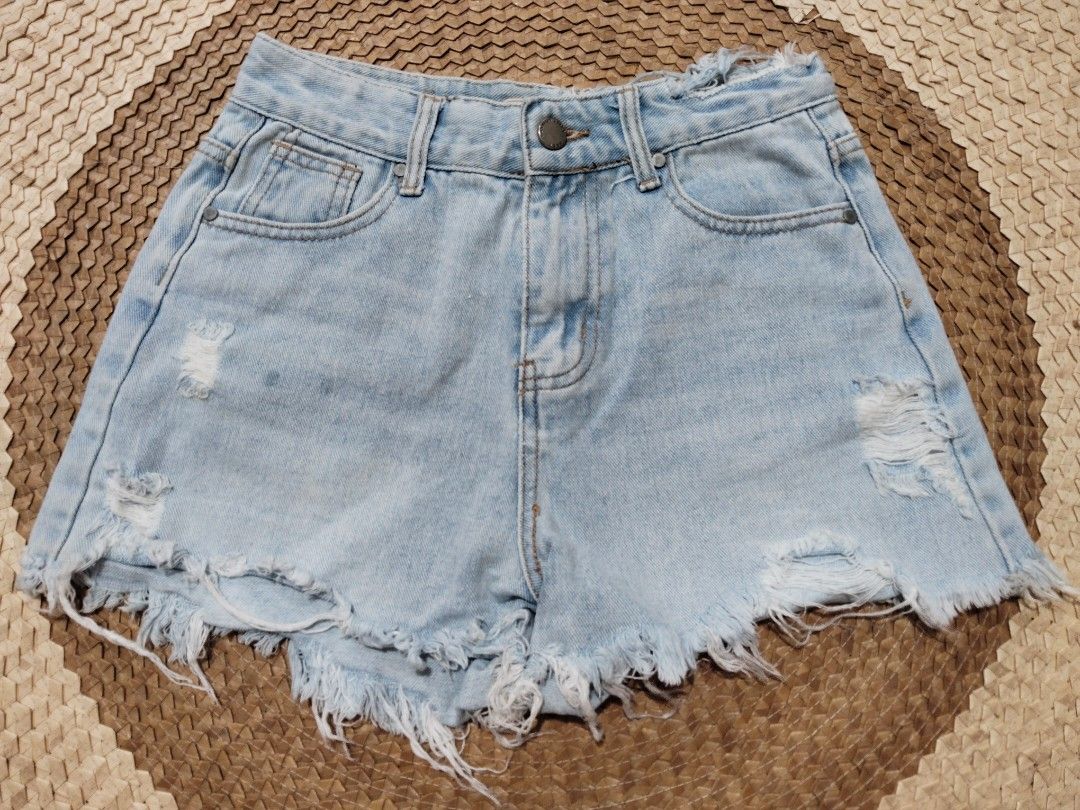 Light wash distressed denim cut-off shorts (Category: Shorts) located in San Juan City. Submitted by rhennx (Listing ID 1467147493, Image 1). Description: 📌Size 25 Deliver via lalamove or J&T (SF shoulder by the buyer) San Juan City LOC: Cash/Gcash/Bank Transfer PAYMENT FIRST; Gcash/Bank Transfer.