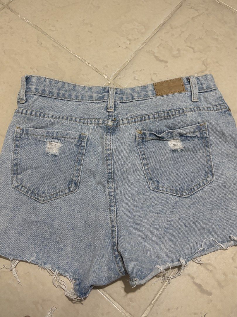 Light wash distressed denim shorts with studs (Category: Shorts) located in Taguig. Submitted by alliegator.xx (Listing ID 1467127586, Image 2). Description: size 28.