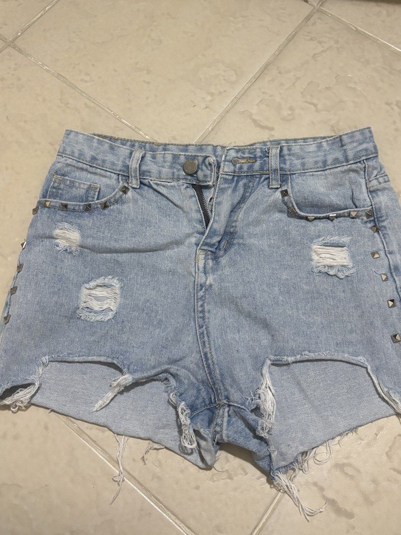 Light wash distressed denim shorts with studs (Category: Shorts) located in Taguig. Submitted by alliegator.xx (Listing ID 1467127586, Image 1). Description: size 28.