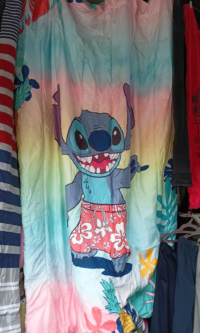 Lilo @ Stitch cmforter/blanket (Category: Bedding & Towels) located in Quezon City. Submitted by dreyamor (Listing ID 1467052599, Image 2). Description: lil0 @ stitch cmfrter /blanket like new origin in canada queen size/ family size d msydo mkpal ang foam.
