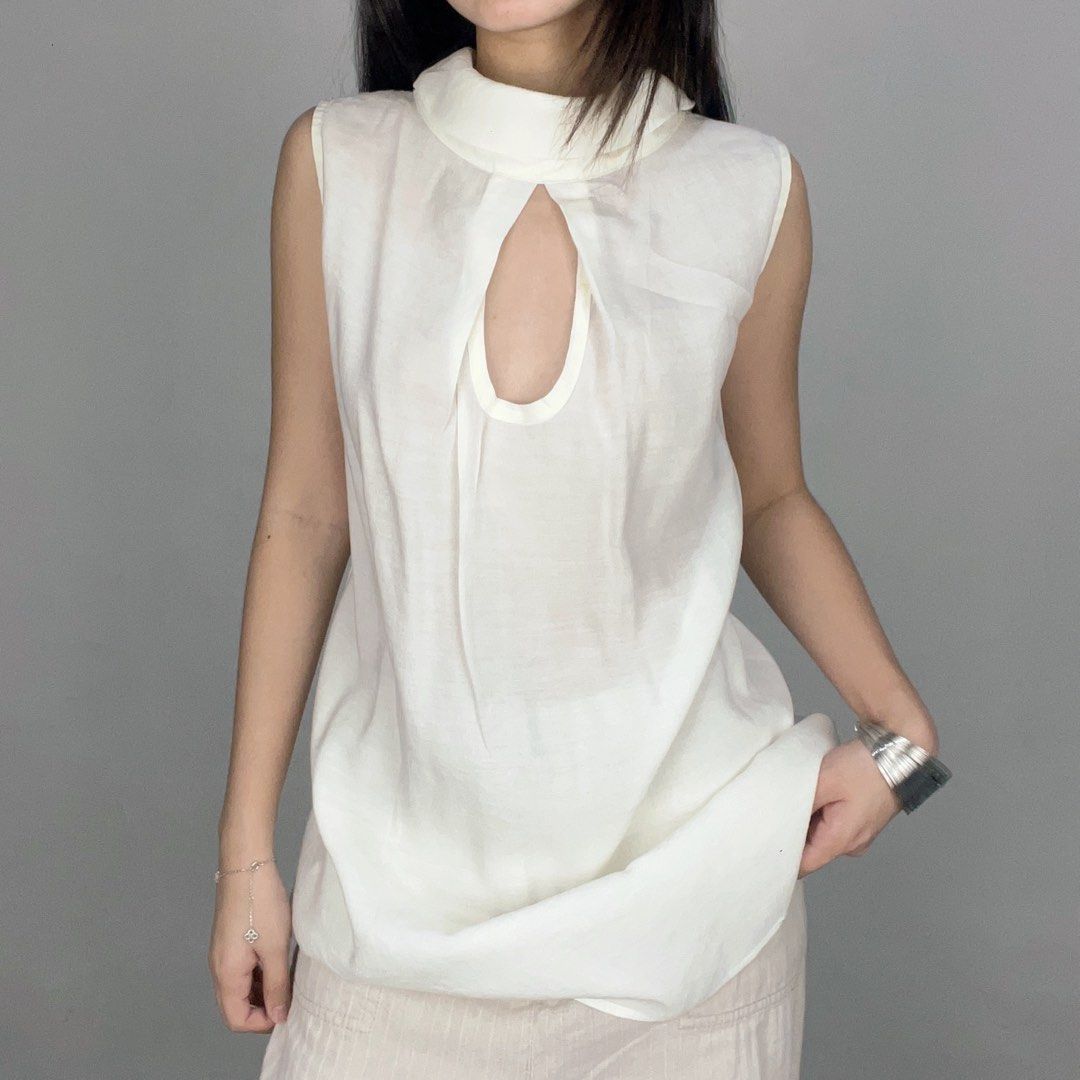 linen keyhole long tank top (Category: Sleeveless) located in Manila. Submitted by pabili.ph (Listing ID 1467139246, Image 1). Description: medium L26", up to B36".