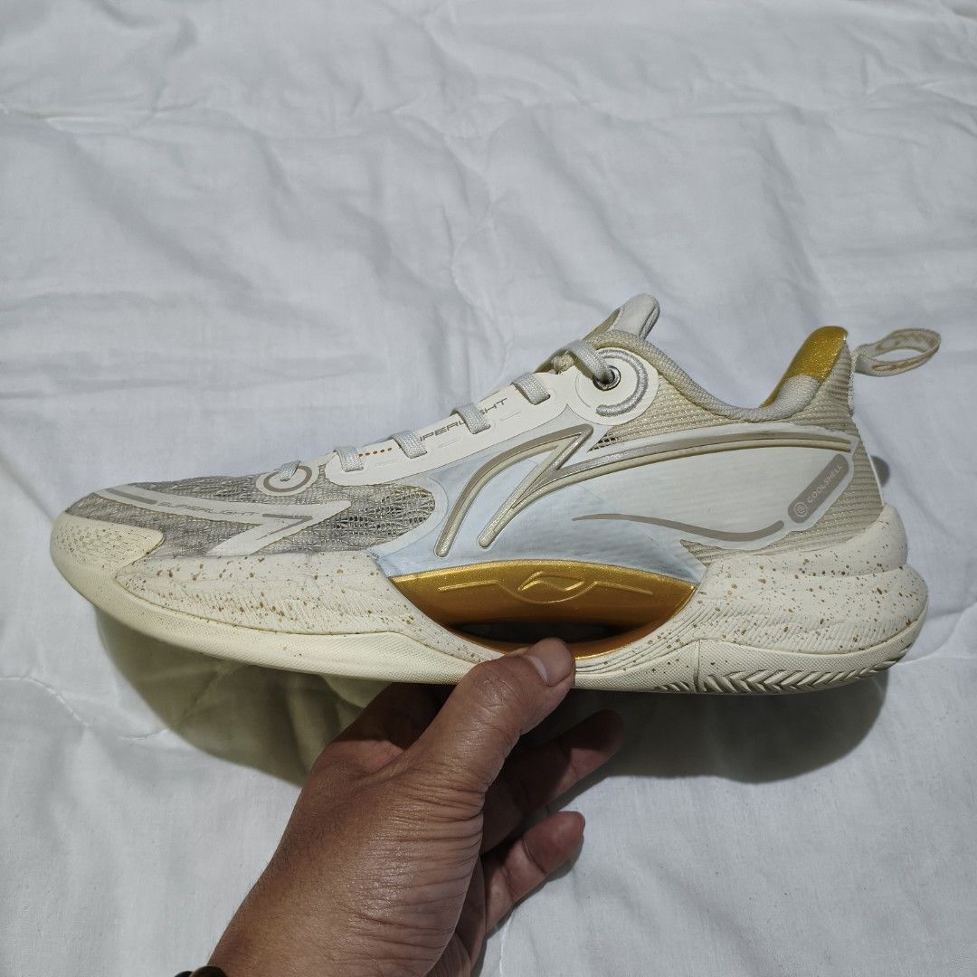 Li-Ning Superlight V2 Championship US 43 (Category: Sneakers) located in Pasig City. Submitted by tomden (Listing ID 1467081450, Image 1). Description: Selling my lightly used Li-Ning Superlight V2 basketball shoes. Excellent performance pair, very lightweight with responsive Boom cushioning. Ready for indoor or outdoor court use. Price: ₱2,200 (Slightly negotiable for fast/sure buyers) DETAILS: • Size: US 9.5 / EUR 43 / 270mm • Condition: 9/10 (