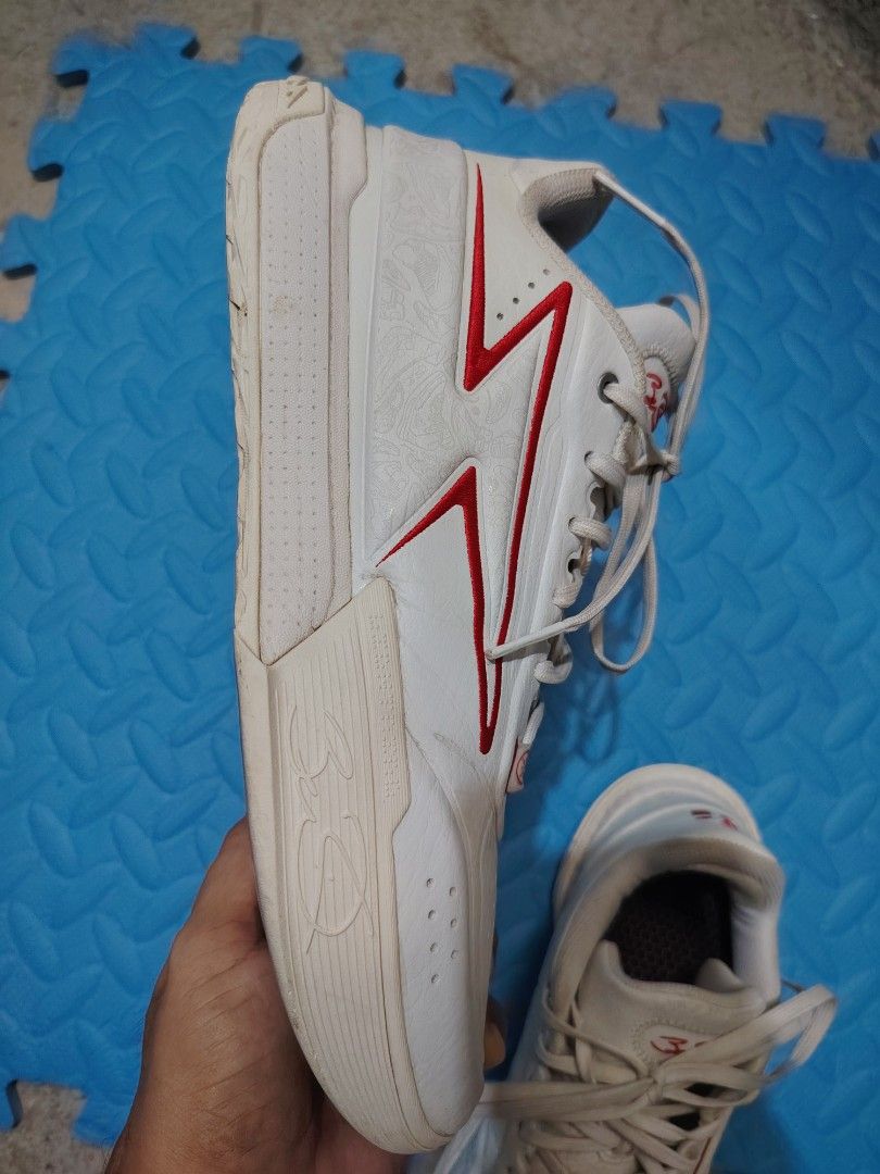 Li-Ning Wade Flash Fire Red Authentic (Category: Sneakers) located in Santa Cruz. Submitted by nazhslasher (Listing ID 1467037438, Image 3). Description: ✅No Issue ✅💯Authentic balik mo pag lokal ✅No Box📦 VIA JNT COURIER 1500+SF.