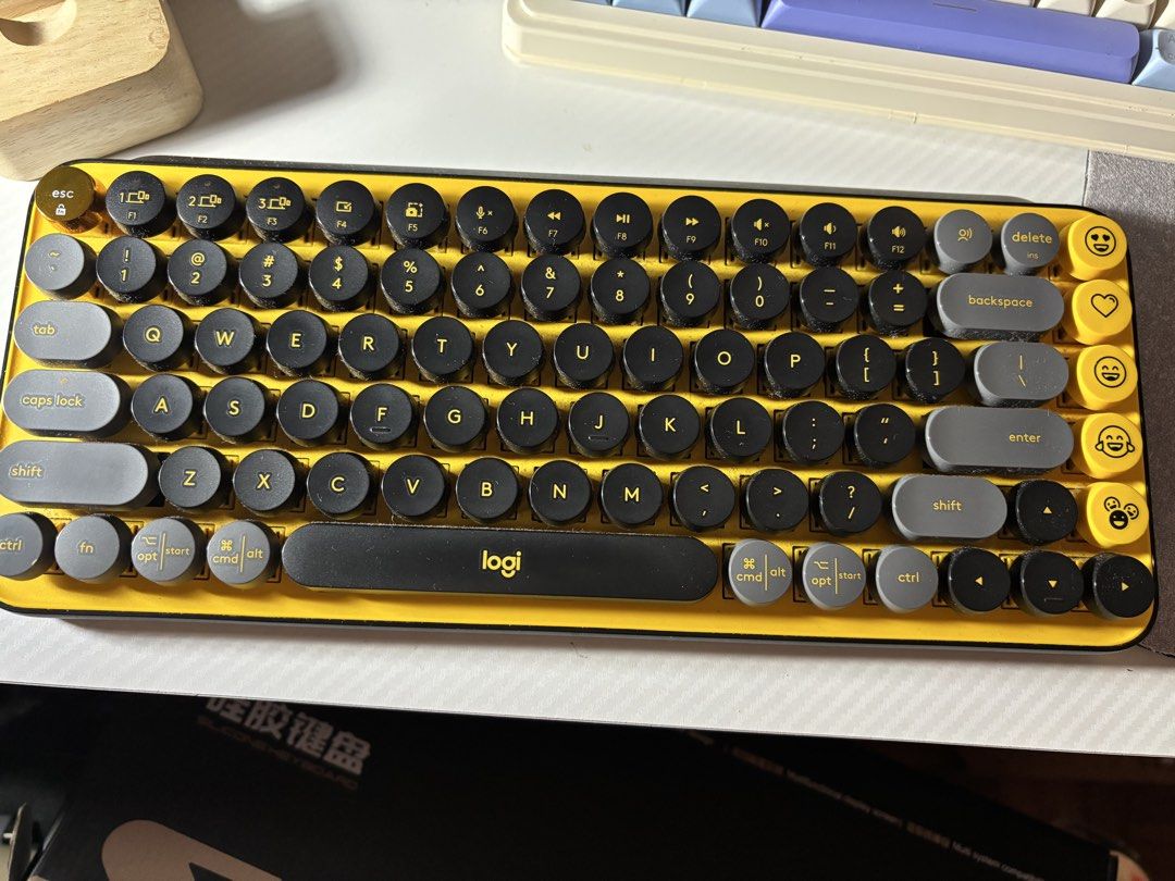 Logi PopKeys Pop Icon Mechanical Keyboard (Category: Computer Keyboard) located in Quezon City. Submitted by girlanne02 (Listing ID 1467000739, Image 1). Description: Logi PopKeys Pop Icon Keys Wireless Mechanical Keyboard Can connect 3 devices With box .