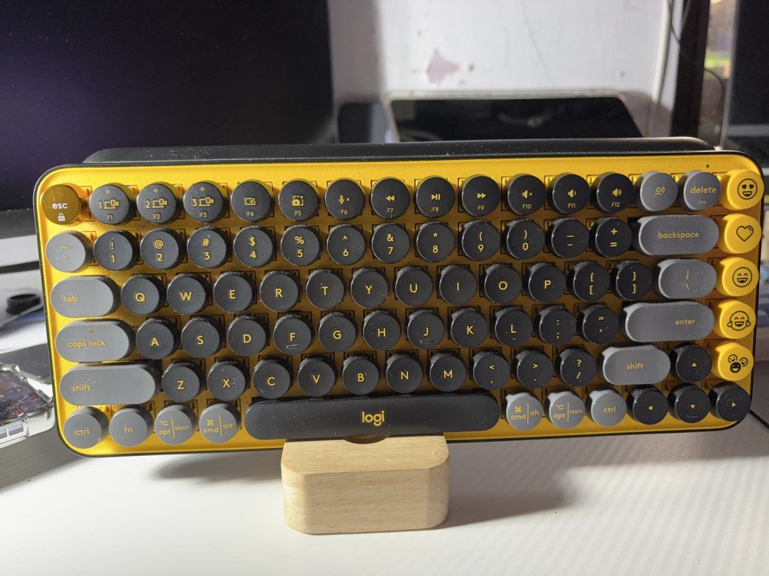 Logi PopKeys Pop Icon Mechanical Keyboard (Category: Computer Keyboard) located in Quezon City. Submitted by girlanne02 (Listing ID 1467000739, Image 3). Description: Logi PopKeys Pop Icon Keys Wireless Mechanical Keyboard Can connect 3 devices With box .