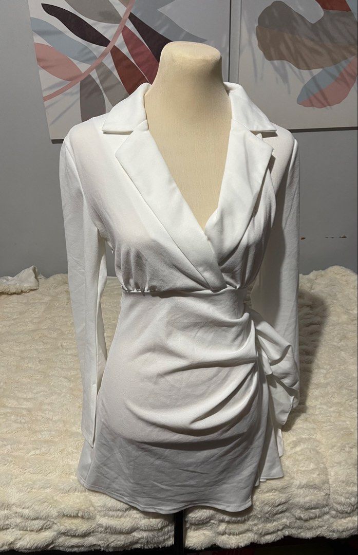 Long sleeve polo dress (Category: Dresses) located in Manila. Submitted by louvea (Listing ID 1467075787, Image 1). Description: Size: Medium to Large (M–L) Fit: Stretchable.