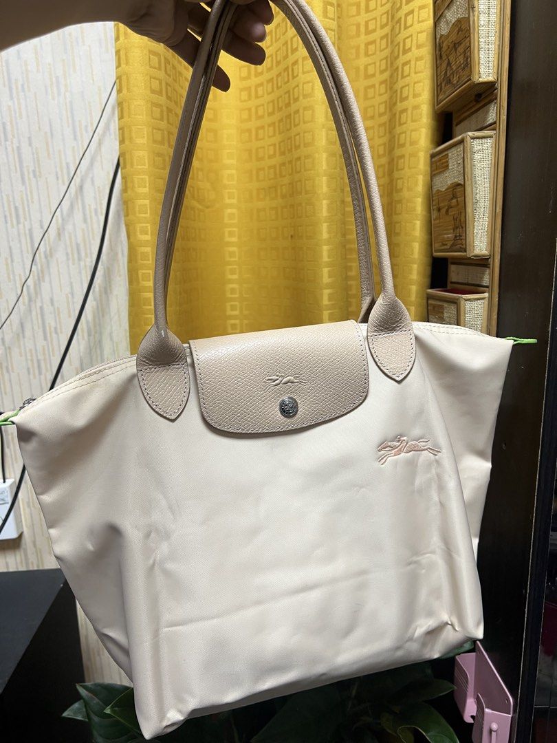Longchamp Bags (Category: Tote Bags) located in General Trias. Submitted by mybag2025 (Listing ID 1467088522, Image 2). Description: .