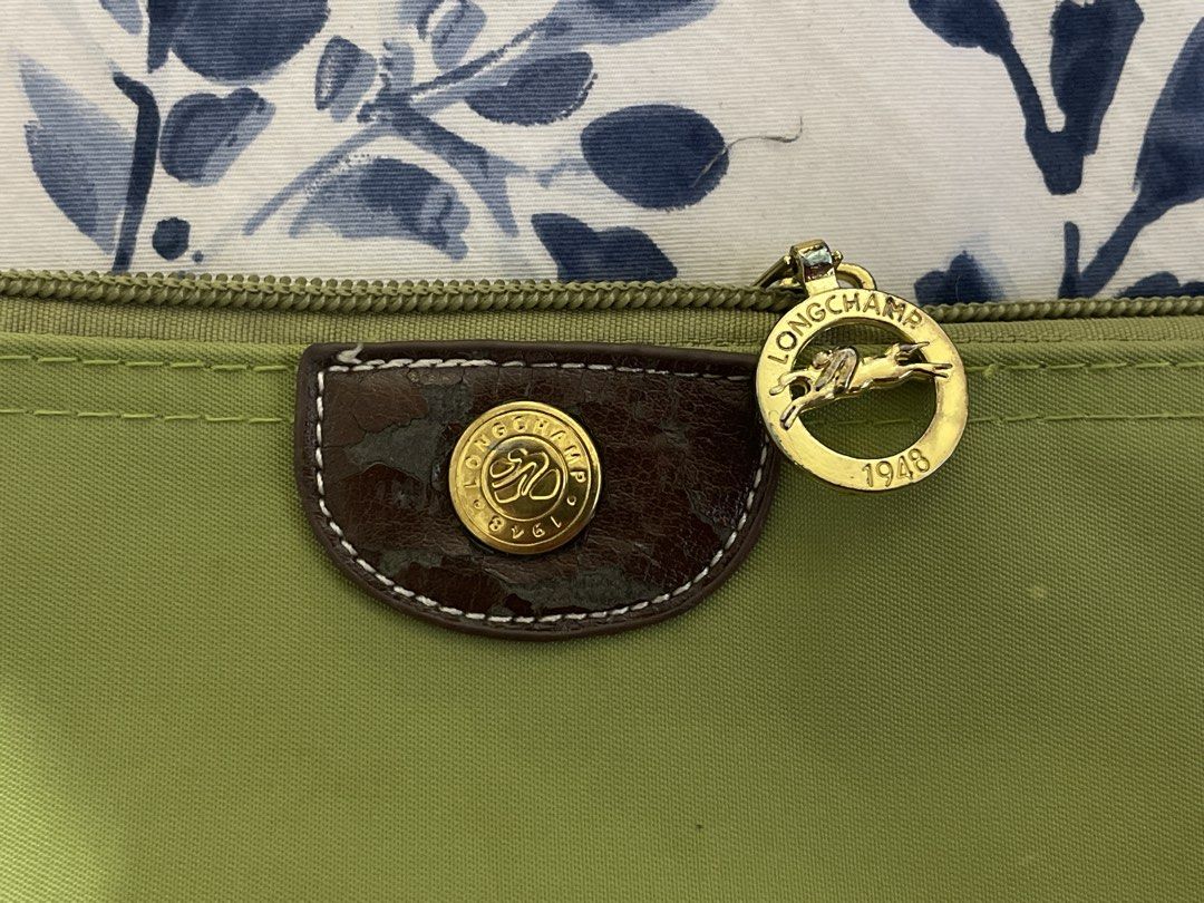 Longchamp Green Cosmetic Pouch (Category: Purses & Pouches) located in Pasig City. Submitted by md24c (Listing ID 1467168184, Image 3). Description: - can't guarantee authenticity - price is negotiable.