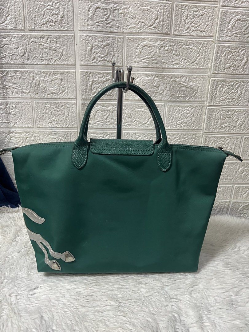 Longchamp Handbag (Category: Tote Bags) located in General Trias. Submitted by mybag2025 (Listing ID 1467084298, Image 3). Description: Large size No sling thats why mura .