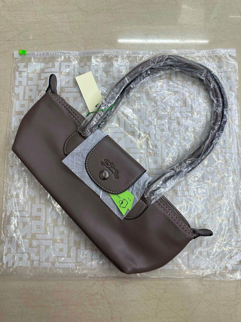 Longchamp Le Pliage (Category: Luxury Bags & Wallets) located in Manila. Submitted by mimi4373 (Listing ID 1467115618, Image 3). Description: Longchamp Le Pliage Extra handbag..