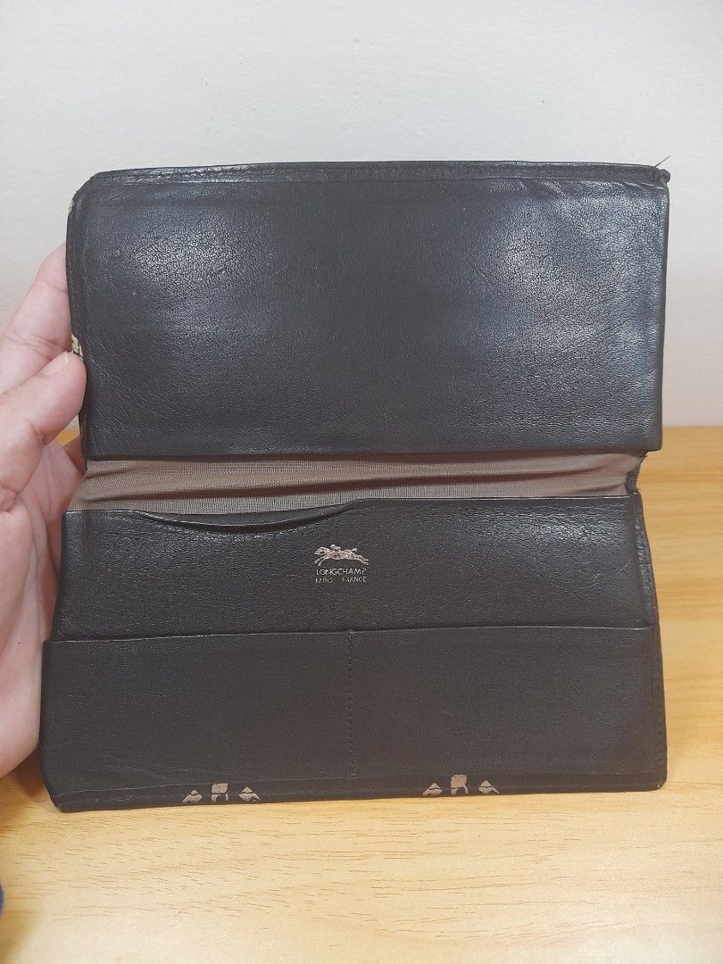 LONGCHAMP VINTAGE CHECKBOOK WALLET (Category: Luxury Bags & Wallets) located in Bulacan. Submitted by nansantiago (Listing ID 1467088755, Image 3). Description: LONGCHAMP VINTAGE CHECKBOOK WALLET 🏷️ ₱450‼️ 📍 Location: Plaridel, Bulacan 💸 Mode of Payments: Gcash / BPI 📦 Pick-up / Ship 🚚 Couriers : Flash Express / SPX / Lalamove.