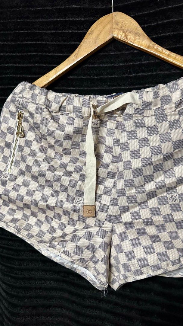 Loui Vuitton short (Category: Shorts) located in Taguig. Submitted by thriftboy23 (Listing ID 1467137355, Image 2). Description: As new condition No major flaws Color rate: 10/10 Size 40 Location: Pinagsama Taguig.