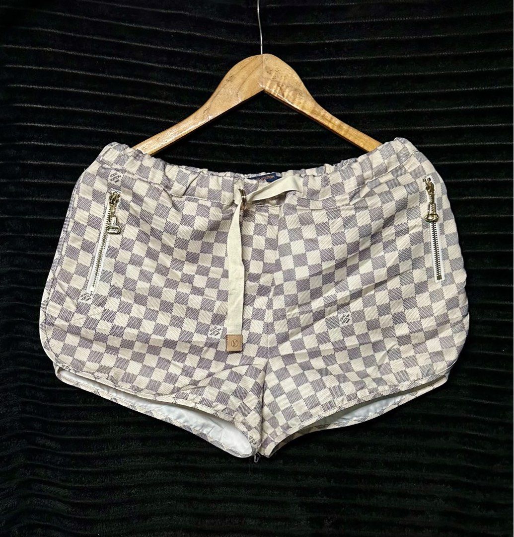 Loui Vuitton short (Category: Shorts) located in Taguig. Submitted by thriftboy23 (Listing ID 1467137355, Image 1). Description: As new condition No major flaws Color rate: 10/10 Size 40 Location: Pinagsama Taguig.
