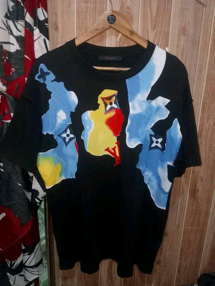 LOUIS VUITTON (Category: Tshirts & Polo Shirts ) located in Taguig. Submitted by clothingselection (Listing ID 1467049483, Image 1). Description: PTPA LOUIS VUITTON 23 X 29.5 VERYGOOD CONDITION NID WASH FRESH FROM BALE 9 CR SA EDGE NG NECKLINE OR BETTER IF NA WASH.