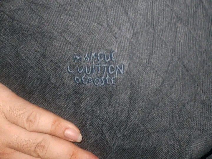 LOUIS VUITTON (Category: Tshirts & Polo Shirts ) located in Taguig. Submitted by clothingselection (Listing ID 1467055051, Image 3). Description: PTPA LOUIS VUITTON 22 X 27 VERYGOOD CONDITION NID WASH FRESH FROM BALE.