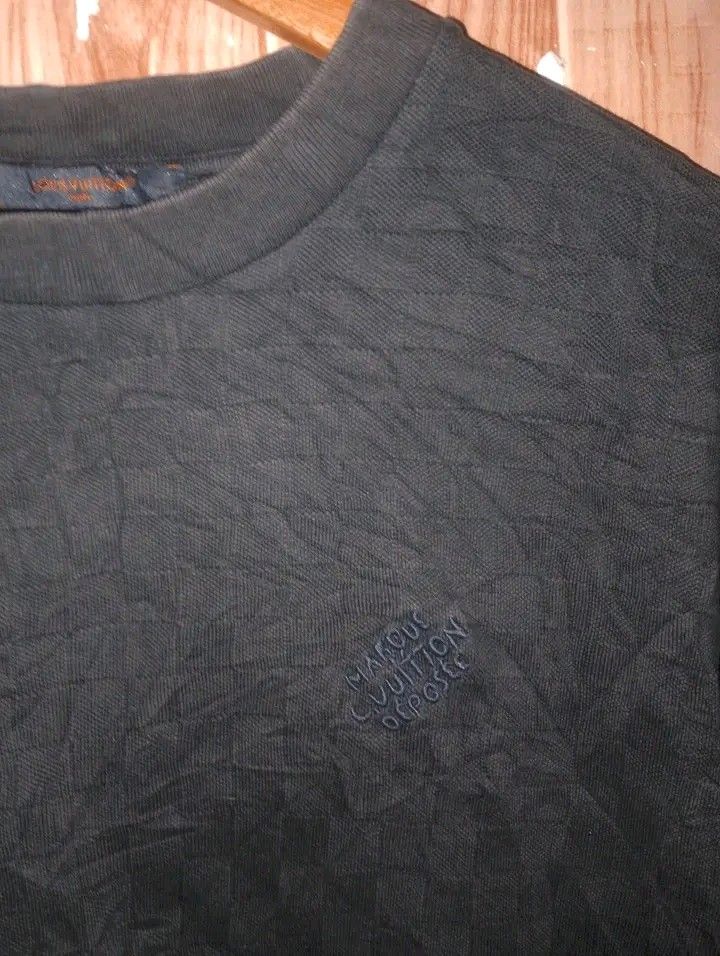 LOUIS VUITTON (Category: Tshirts & Polo Shirts ) located in Taguig. Submitted by clothingselection (Listing ID 1467055051, Image 2). Description: PTPA LOUIS VUITTON 22 X 27 VERYGOOD CONDITION NID WASH FRESH FROM BALE.