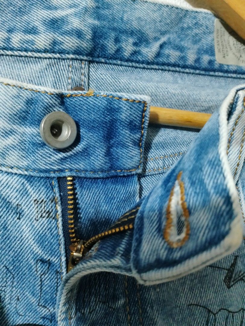 Louis Vuitton (Category: Jeans) located in Iligan City. Submitted by jh_pr0 (Listing ID 1467094130, Image 3). Description: Lōúiss Vuîttōnn Like new Waist: 32-34 Length: 42 Hem: 6.5" No issue Mine: 1k+sf.