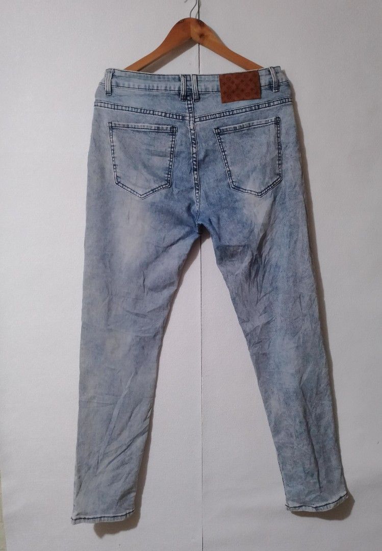 Louis Vuitton (Category: Jeans) located in Iligan City. Submitted by jh_pr0 (Listing ID 1467094130, Image 2). Description: Lōúiss Vuîttōnn Like new Waist: 32-34 Length: 42 Hem: 6.5" No issue Mine: 1k+sf.