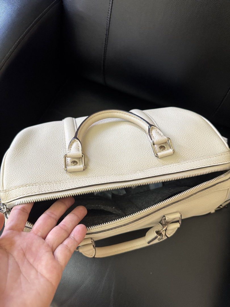Louis Vuitton Bag (Category: Luxury Bags & Wallets) located in Dipolog. Submitted by skylab79 (Listing ID 1466997678, Image 3). Description: Selling my beautiful Louis Vuitton Sofia Coppola PM in White/Cream color and silver hardware— an elegant and sophisticated bag that adds a touch of understated luxury to any outfit. Its classic silhouette and beautiful neutral shade make it perfect for both casual outings and special occasions. Condition: Ve