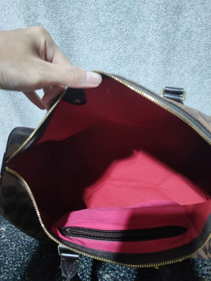 Louis Vuitton Damier Ebene Speedy 30 (Category: Luxury Bags & Wallets) located in Baguio. Submitted by jayrgijc52758 (Listing ID 1466980631, Image 3). Description: Louis Vuitton damier 30 In very good condition 3500.