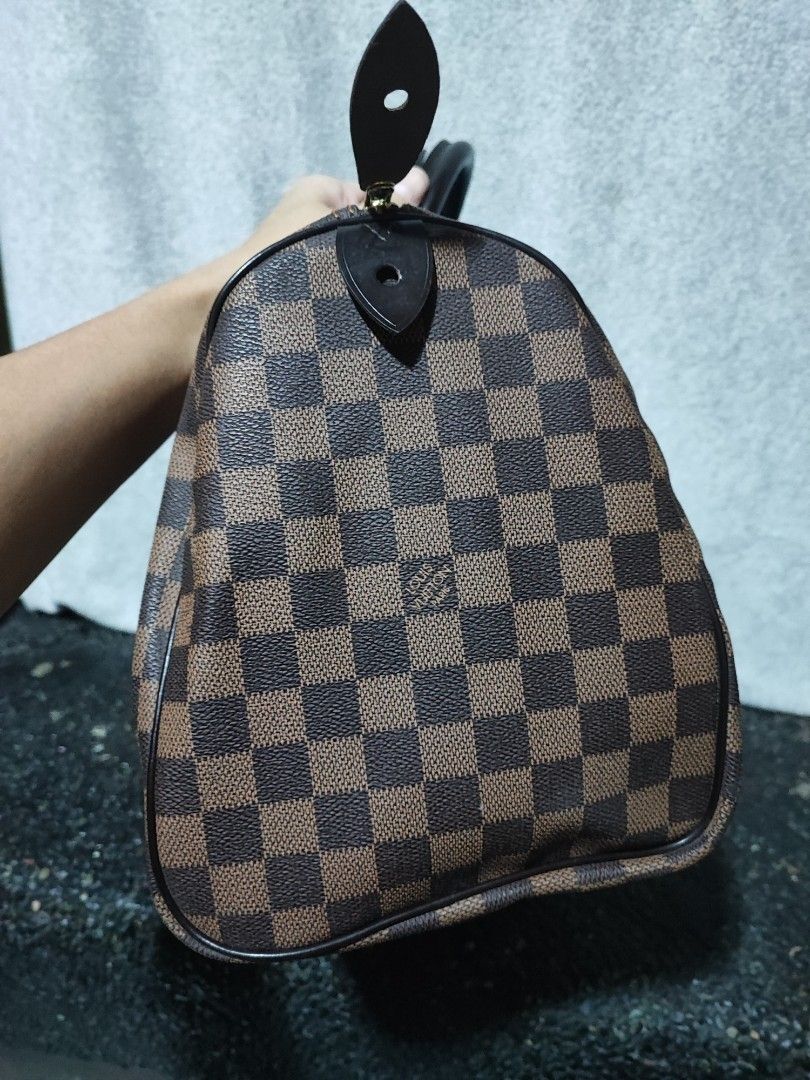 Louis Vuitton Damier Ebene Speedy 30 (Category: Luxury Bags & Wallets) located in Baguio. Submitted by jayrgijc52758 (Listing ID 1466980631, Image 2). Description: Louis Vuitton damier 30 In very good condition 3500.