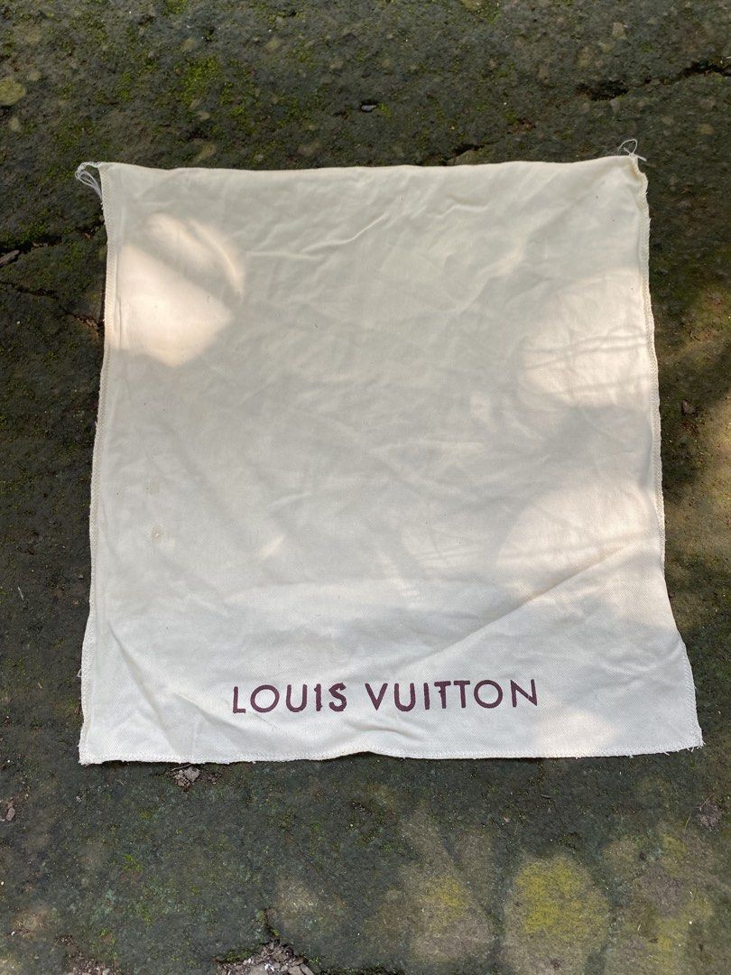 Louis Vuitton Dust Bag (Category: Luxury Bags & Wallets) located in Caloocan City. Submitted by cleverwater.ba6482 (Listing ID 1467012548, Image 1). Description: - 100% Authentic Louis Vuitton dust bag - Off-white cotton fabric with dark brown logo lettering along the bottom edge - Standard square storage pouch for handbags or small leather goods - Clean and sturdy fabric with minor storage creasing - Note: Drawstring cord is missing.